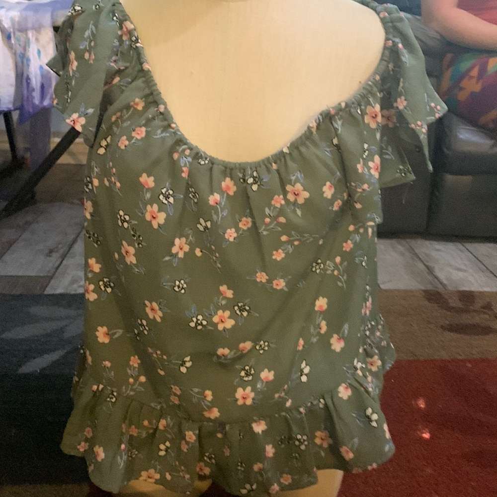 C brand floral sage blouse size Large.